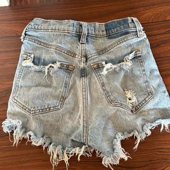 Abercrombie & Fitch shorts - Picture 2 of 3